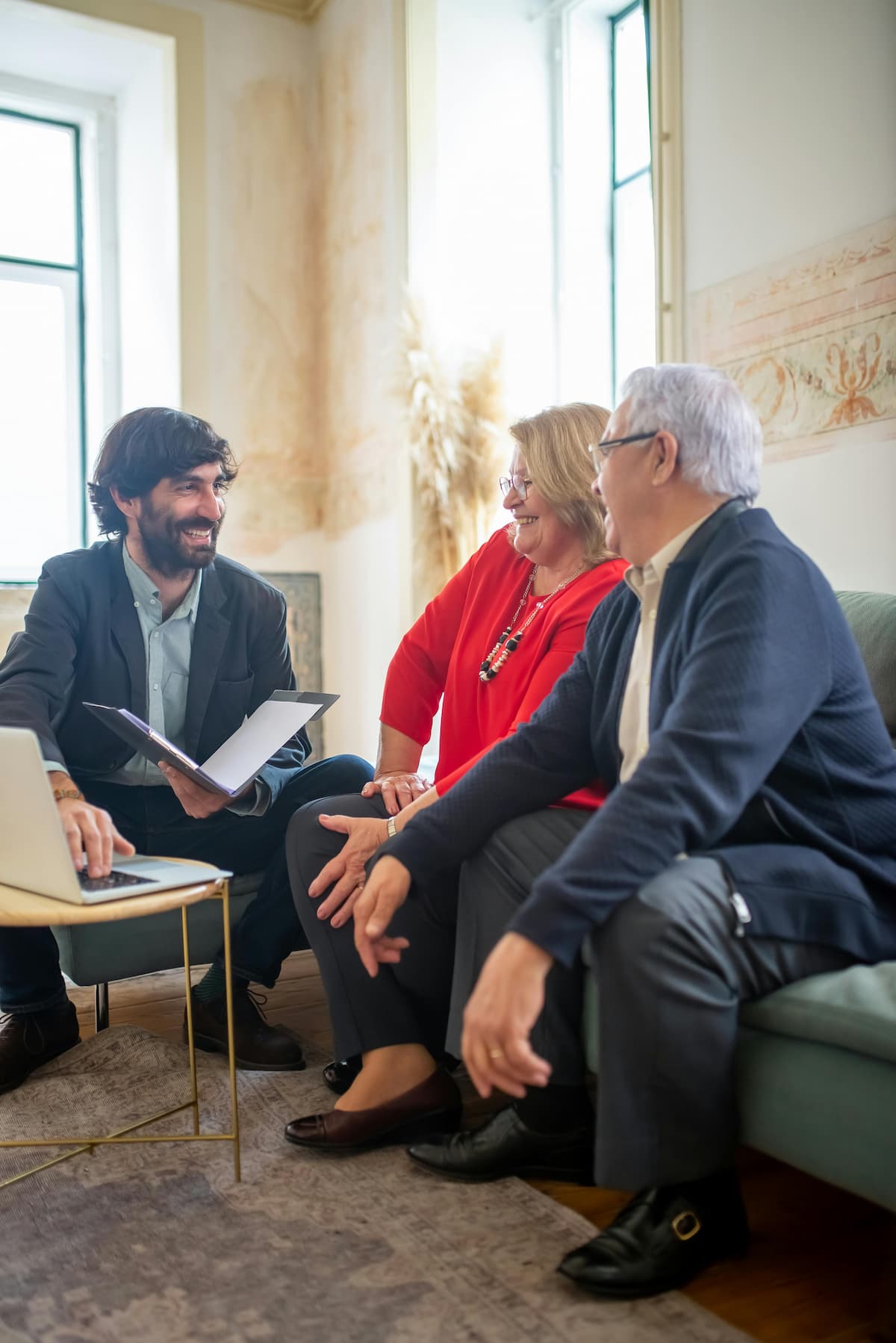 Advisor helping a customer find the right loan
